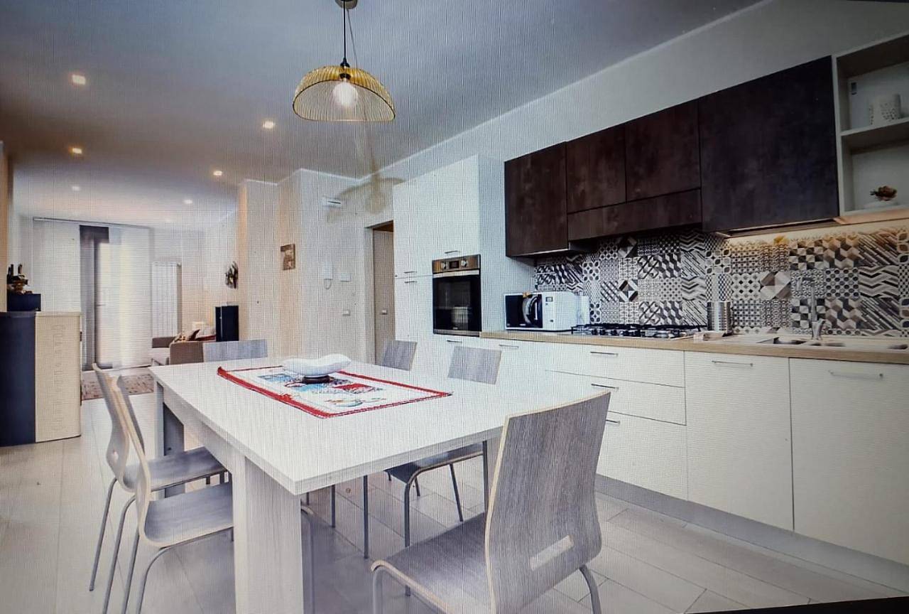 Appartamento intero, Three-Bedroom House in Milo, Etna