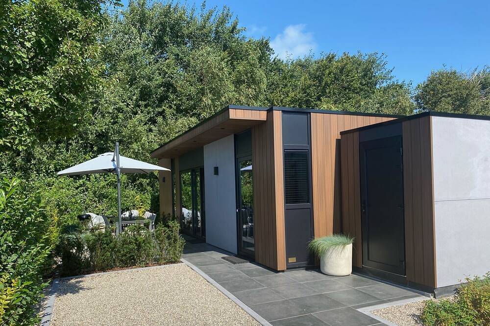 Luxury holiday chalet in Zeeland: Julianahoeve Renesse. Close to beach & centre in Renesse Strand, Renesse