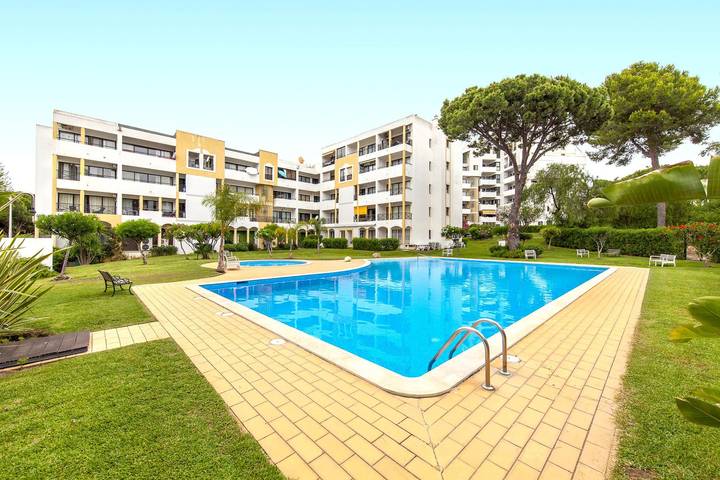 Ferienwohnung für 3 Personen, mit Pool und Balkon - 1