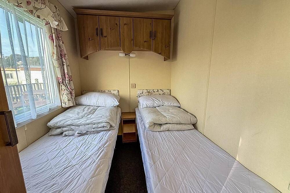 Great dog friendly caravan for hire at North Denes in Suffolk in Lowestoft, Sunrise Coast