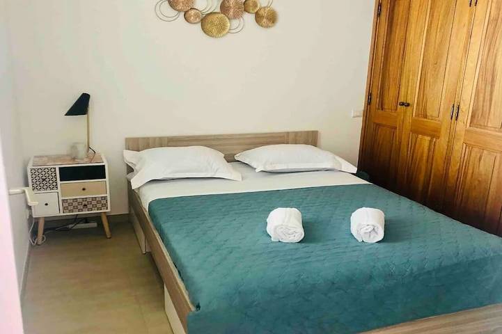 Gîte pour 4 personnes, avec terrasse dans Plage Marinella - 2