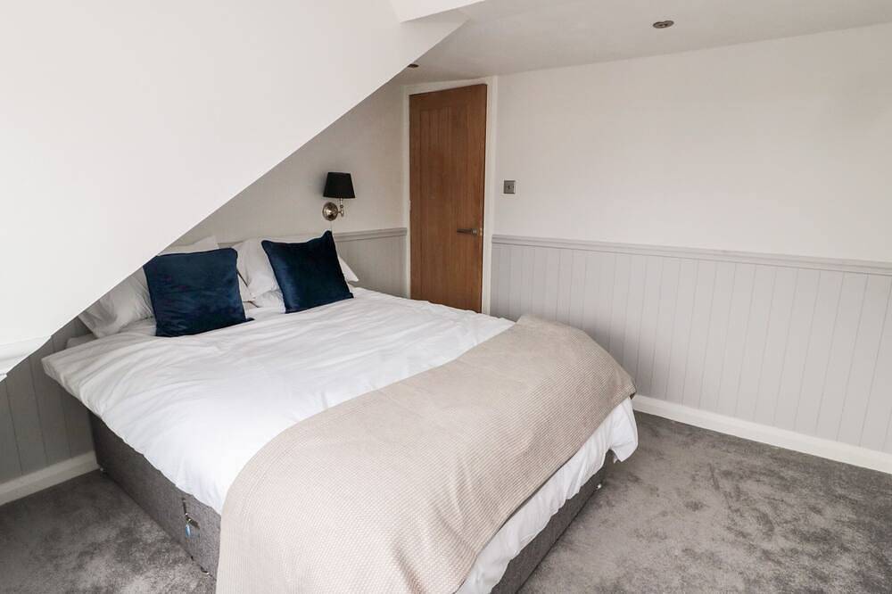 Bay Cottage, pet friendly, country holiday cottage in Cullercoats in Tynemouth, North Tyneside