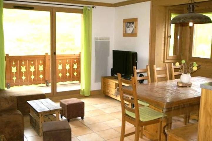 Chalet pour 10 personnes, avec terrasse, animaux acceptés dans Les 7 Laux