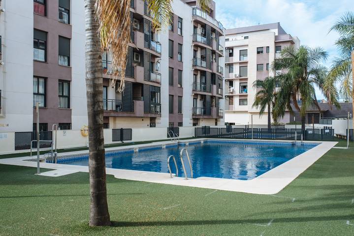 Apartamento inteiro, Apartamento Mairena. Parking privado y piscina. in Mairena del Aljarafe, Sevilha Província