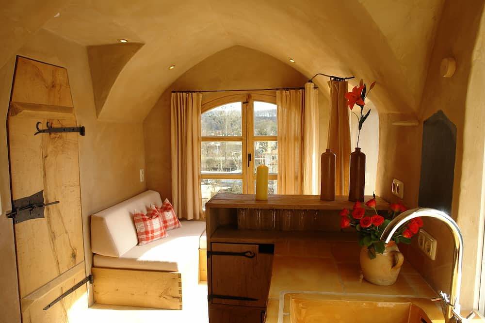 Ferienwohnung Grafenstubn im Turm zu Schloss Schedling nahe dem Chiemsee in Trostberg, Landkreis Traunstein