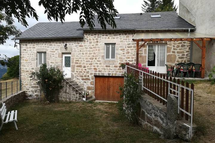 Location de vacances pour 6 personnes, avec Terrasse et Jardin à Saint-Léger-de-Peyre
