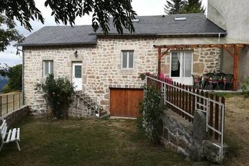 Gîte pour 6 personnes, avec terrasse et jardin à Saint-Léger-de-Peyre