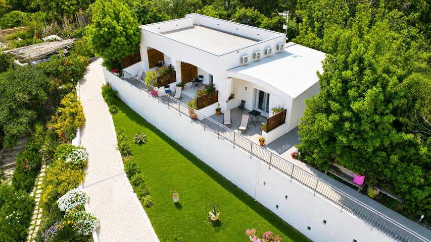 Gîte pour 2 personnes, avec jardin ainsi que terrasse et vue, animaux acceptés à Procida