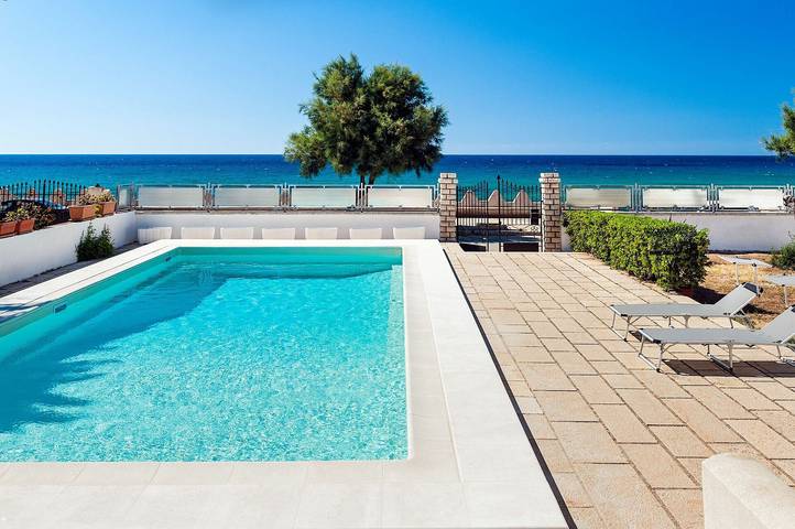 Villa for 6 people, with pool in Sicily