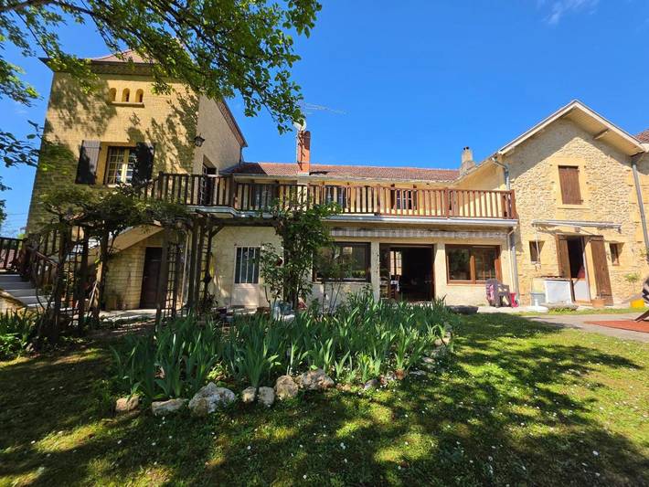 Location de vacances pour 2 personnes, avec terrasse et vue à Couze-et-Saint-Front