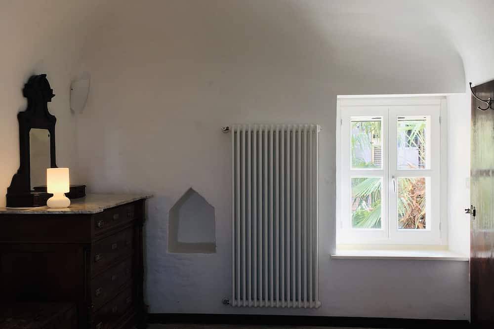 Entire apartment, Grand palazzo apartment nestled in a medieval hilltop town by the Adriatic coast in Città Sant'Angelo, Città Sant'Angelo region
