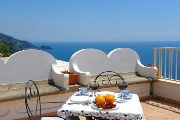 Appartamento intero, Casa San Tommaso studio flat with breathtaking sea view terrace. in Praiano, Sorrento Coast