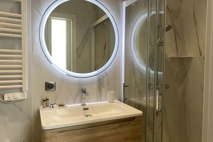 Ferienwohnung für 4 Personen, mit Terrasse und Whirlpool in Nancy