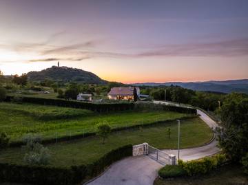 Villa für 8 Personen, mit Sauna und Garten sowie Pool in Zentralistrien