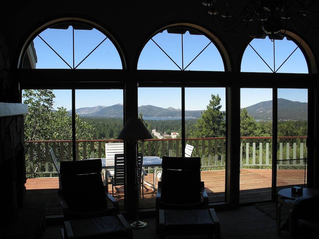 Vacation Home for 16 Guests in Moonridge, Big Bear Lake