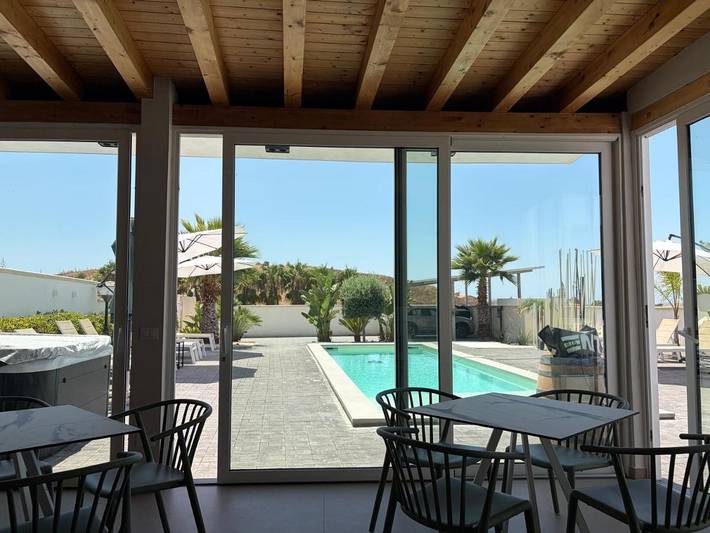 Gîte pour 10 personnes, avec Balcon et Jacuzzi ainsi que Terrasse et Jardin à San Leone - 3