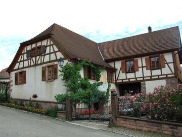 Gîte pour 8 personnes, avec jardin et jacuzzi, adapté aux familles dans Triembach-au-Val