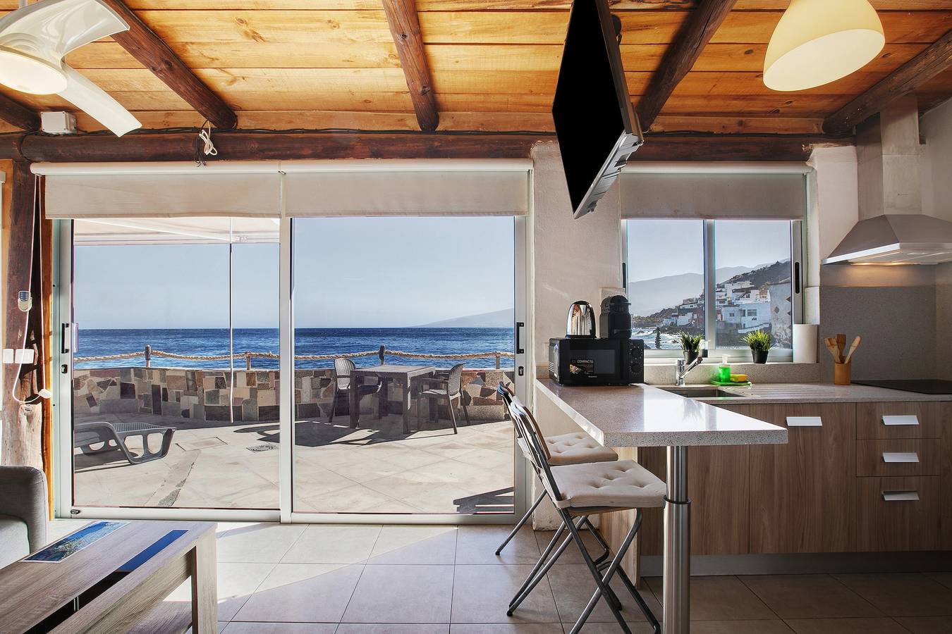 Vakantiehuis 'La Terraza Del Mar' met Uitzicht op Zee, Terras & Wifi, foto 9