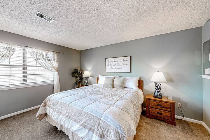 Vacation apartment for 6 people, with sauna and balcony as well as hot tub and pool in Missouri