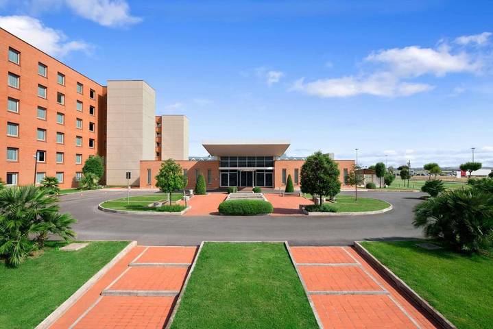 Hotel dla 2 osób, z taras i ogród w Fiumicino