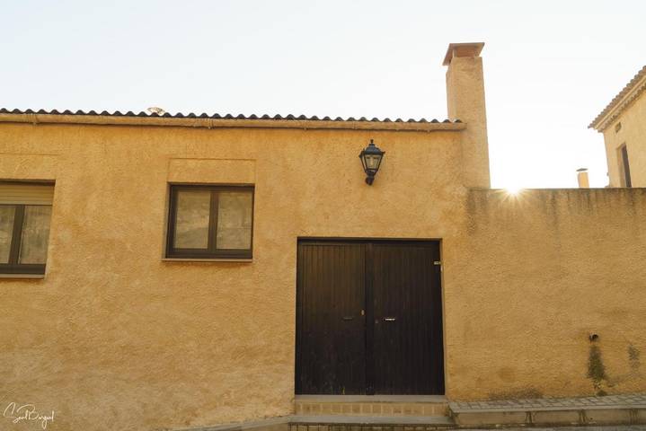 Casa rural para 5 personas, con vistas además de jardín y piscina, Familias con niños en Bages - 2