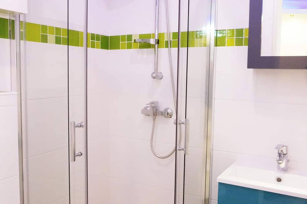 Appartement entier, Studio équipé et meublé avec cour commune en centre-ville in Montluçon, Région de Montluçon
