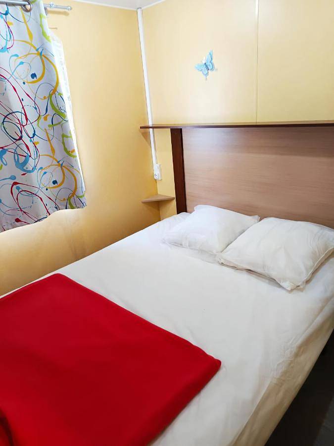 Location de vacances pour 4 personnes, avec piscine et vue ainsi que bassin pour enfant et jardin à Saint-Gilles - 2