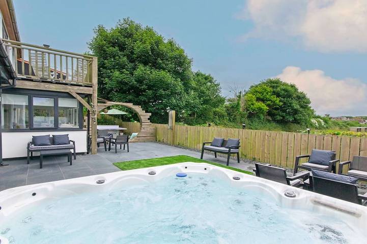 Ferienhaus für 14 Personen, mit Balkon und Garten sowie Whirlpool, mit Haustier - 1