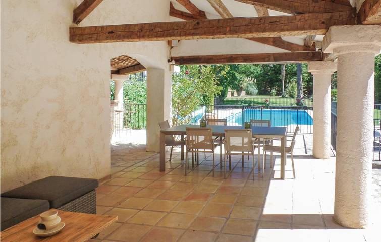 Location de vacances pour 8 personnes, avec jardin ainsi que piscine et terrasse à Callian - 4