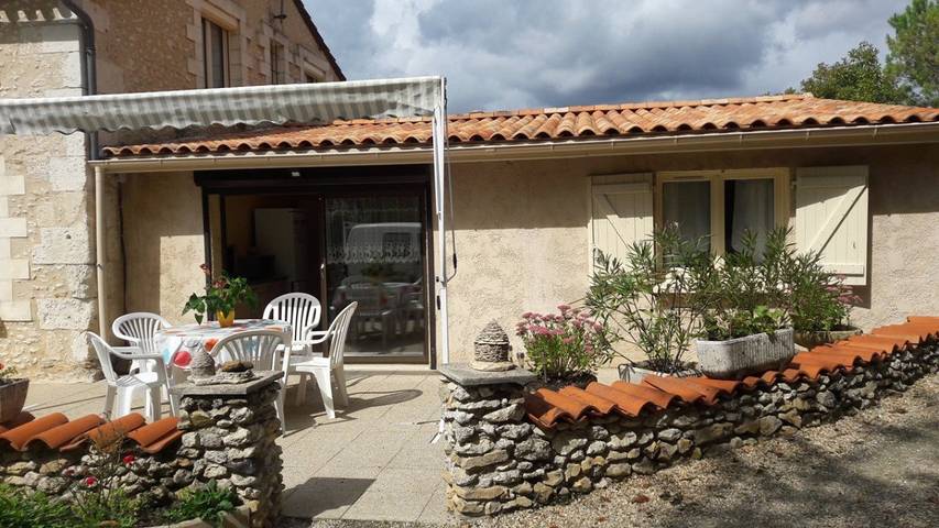Gîte pour 6 personnes, avec jardin ainsi que terrasse et piscine - 1