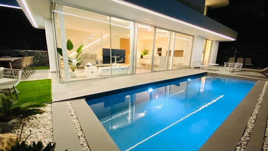 Chalet para 8 personas, con piscina y vistas además de vistas al lago y jardín en Sueño Azul