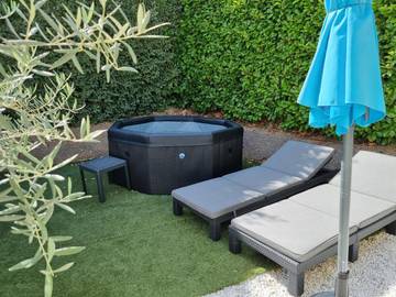 Gîte pour 3 personnes, avec vue et jardin à Ansouis