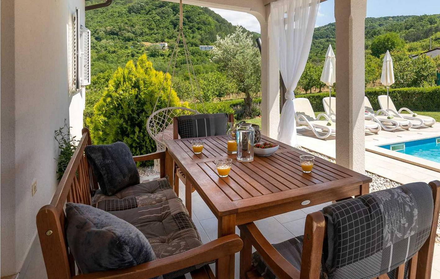 Modern appartement met 2 slaapkamers, zwembad en terras, op 2,5 km van het centrum van Novaki Motovunski in Općina Motovun, Centraal Istrië