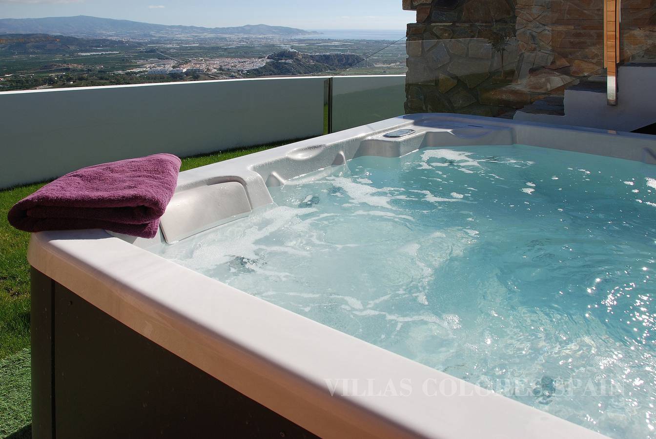 Villa "Verde" avec vue sur la mer, piscine privée et Wi-Fi in Monte de los Almendros, Salobreña