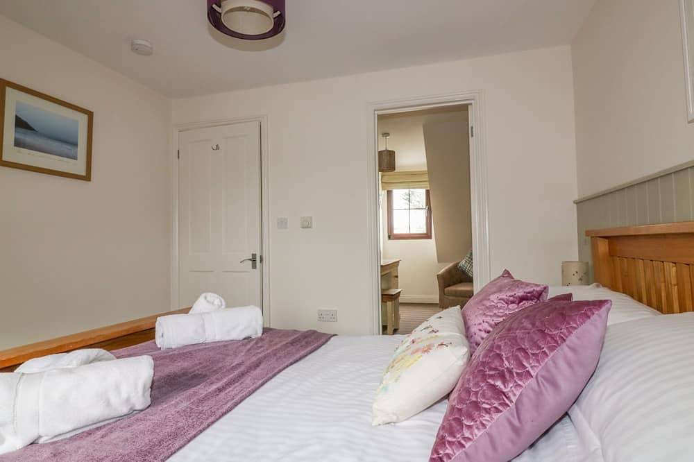 The Beach Hut, pet friendly, country holiday cottage in Crantock in Crantock, Cornwall