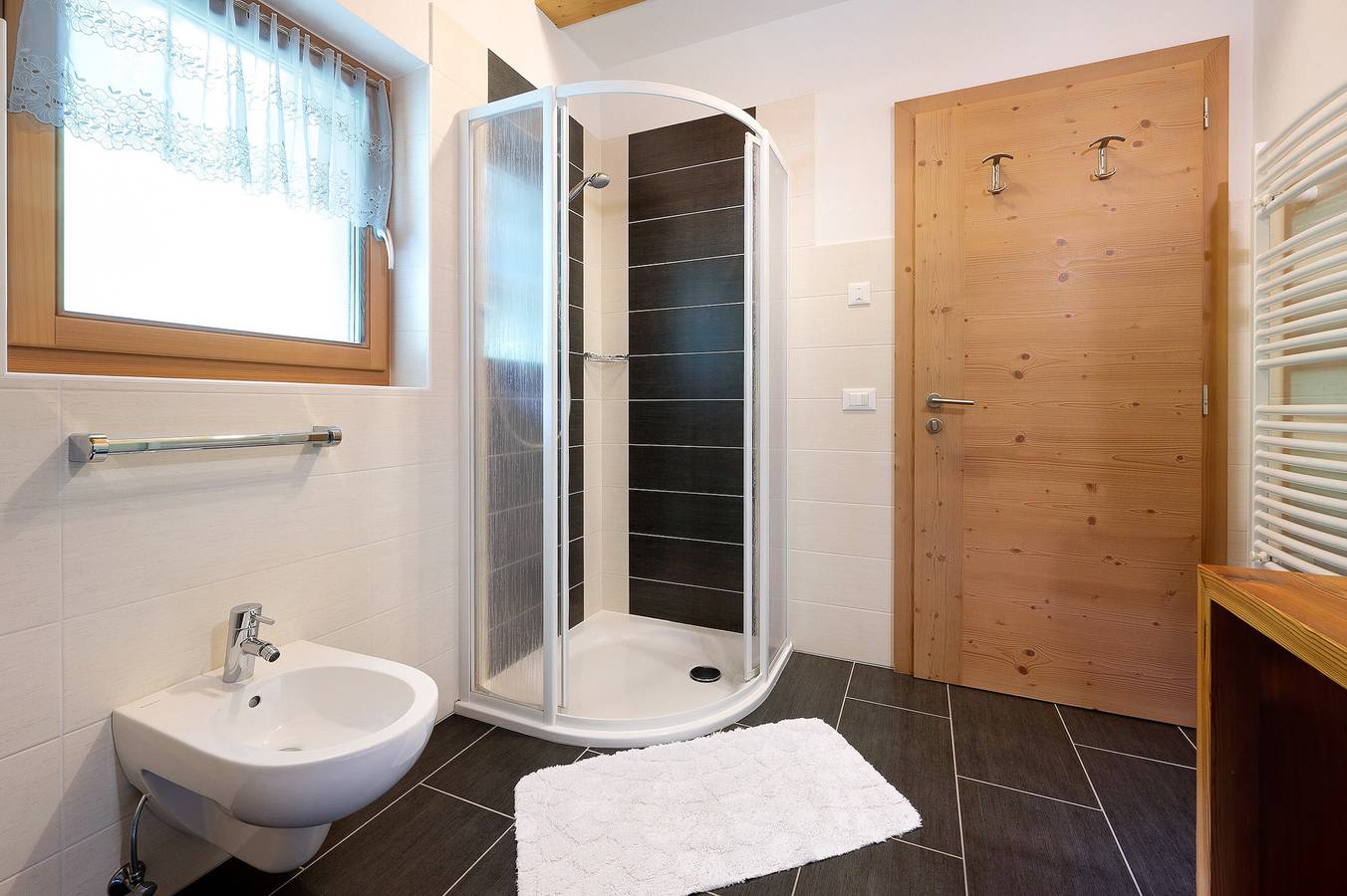 Ganze Wohnung, Ferienwohnung Lüch da Mirio App Pütia mit Bergblick, Garten und Wlan in Rumestluns, Wengen (Italien)