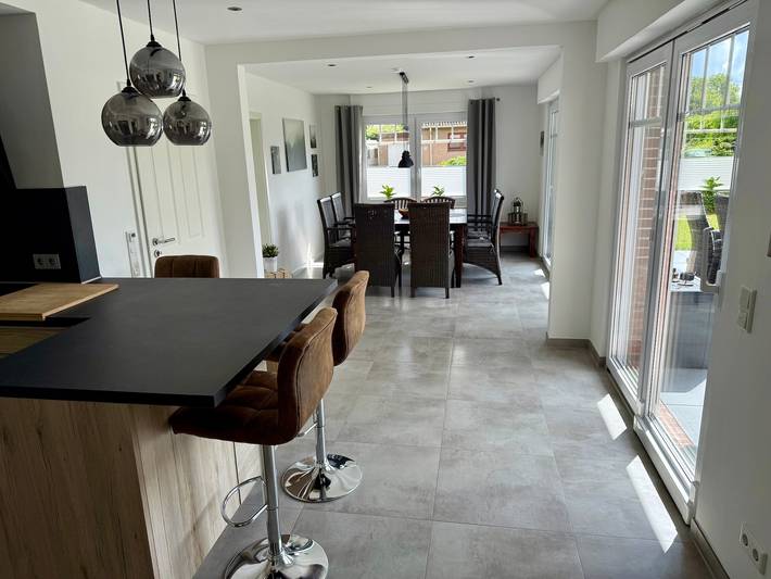 Holiday Home 'Neeborg' with Private Terrace, Garden, and Wi-Fi in Zetel, Southern North Sea Coast