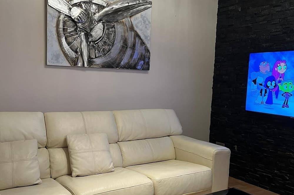 Newly renovated modern townhouse (pet friendly) in Polop, Costa Blanca