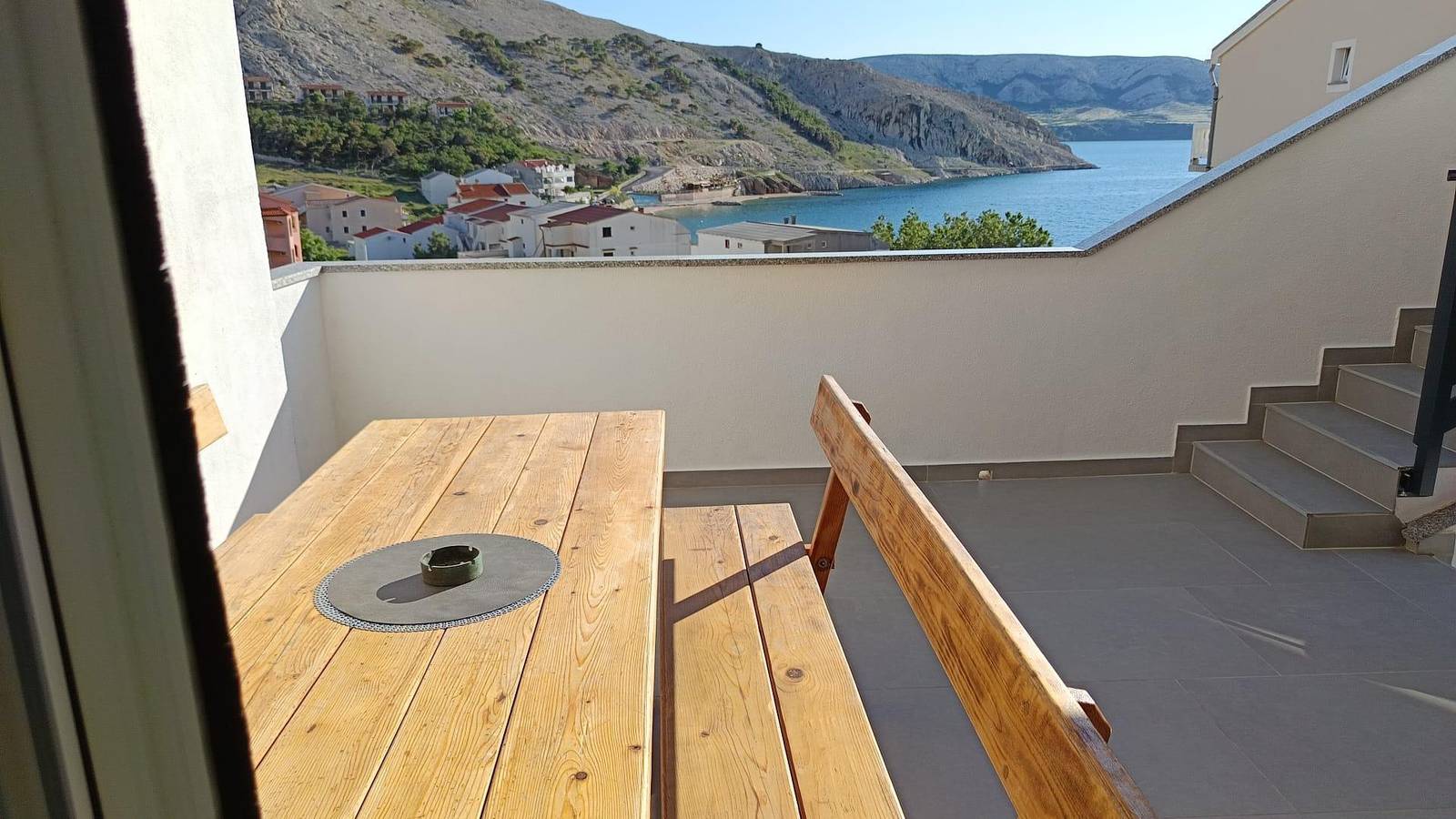 Ganze Wohnung, 2-Zimmer-Ferienwohnung mit Terrasse und Meerblick Metajna, Pag A-4161-a in Metajna, Pag