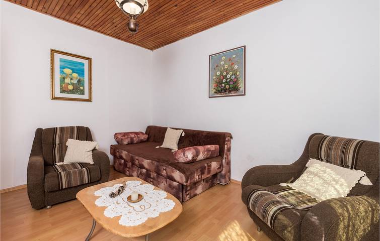 Appartamento intero, Accogliente appartamento con 2 camere da letto e terrazza, a 600 m dalla spiaggia e con parcheggio gratuito in Sveti Juraj, Velebit Nature Park