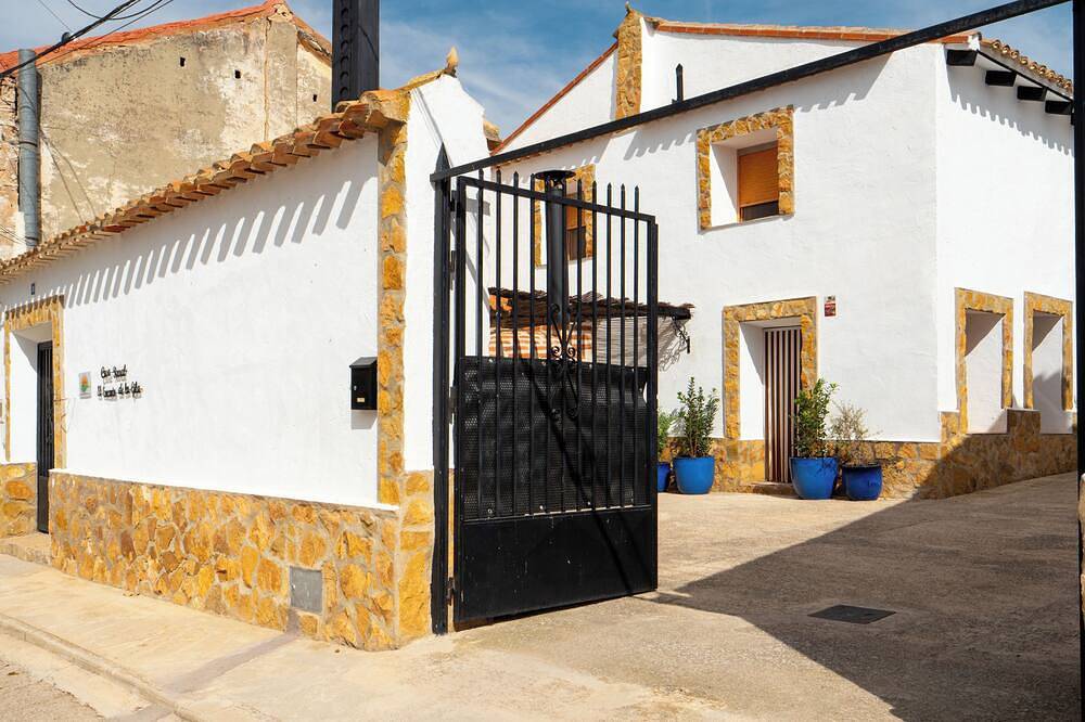 Charming cottage ideal for families and friends! Large patio and barbecue in La Gila, Alcalá del Júcar