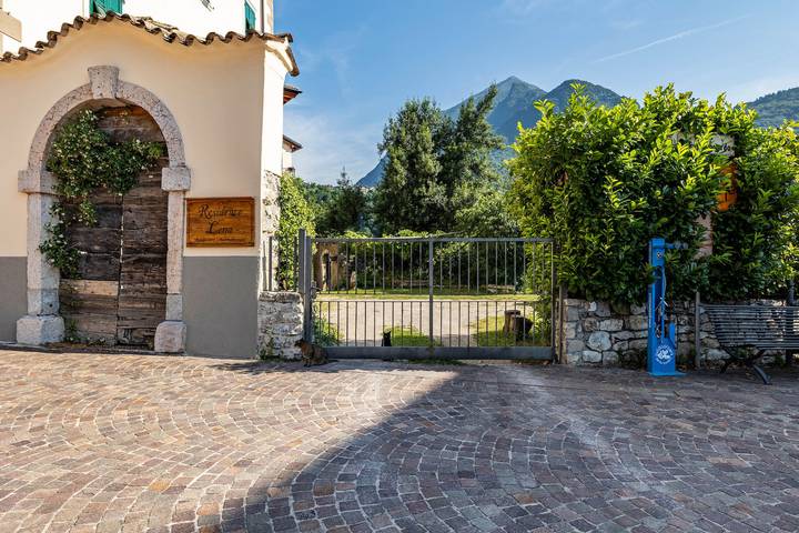 Ferienwohnung für 4 Personen, mit Balkon und Garten in Tenno