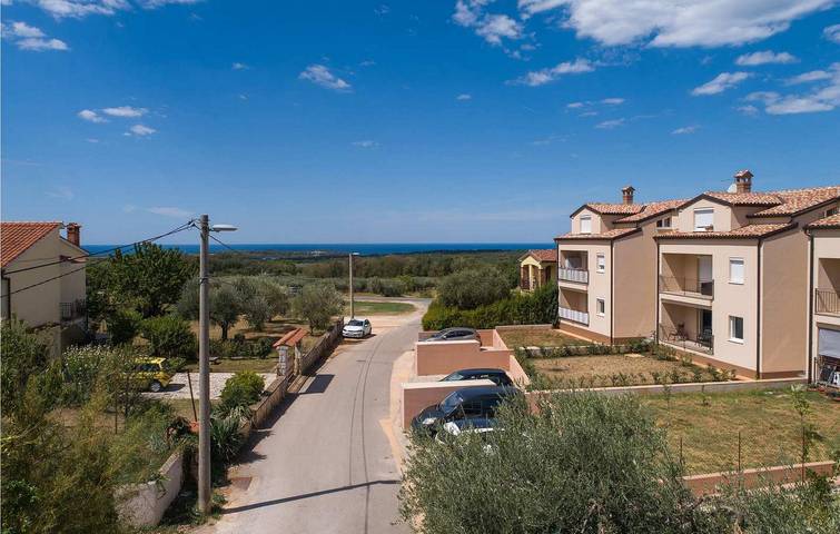Appartement de vacances entier, Appartement confortable avec terrasse, Wi-Fi et parking près de la Pizzeria Capri in Tar (Croatia), Tar-Vabriga