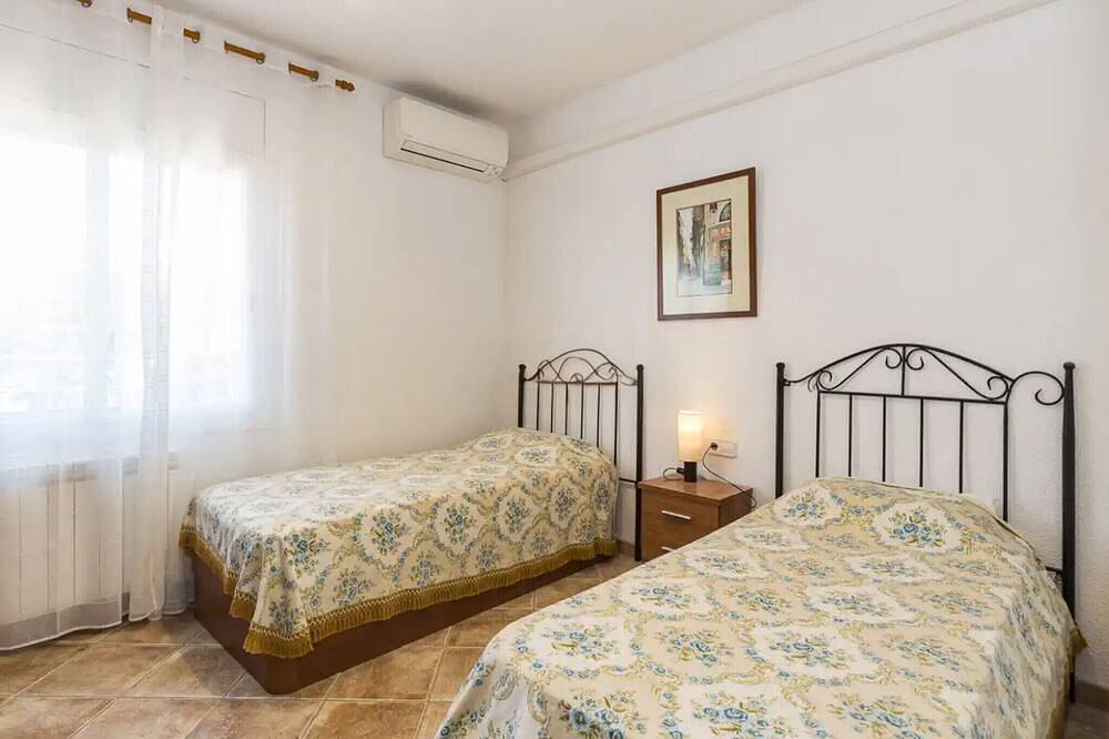 Traditional Elegance 1km to beach in Cunit, Costa Dorada