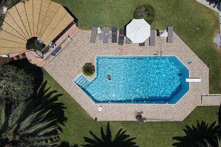 Gîte pour 5 personnes, avec Balcon ainsi que Jardin et Piscine