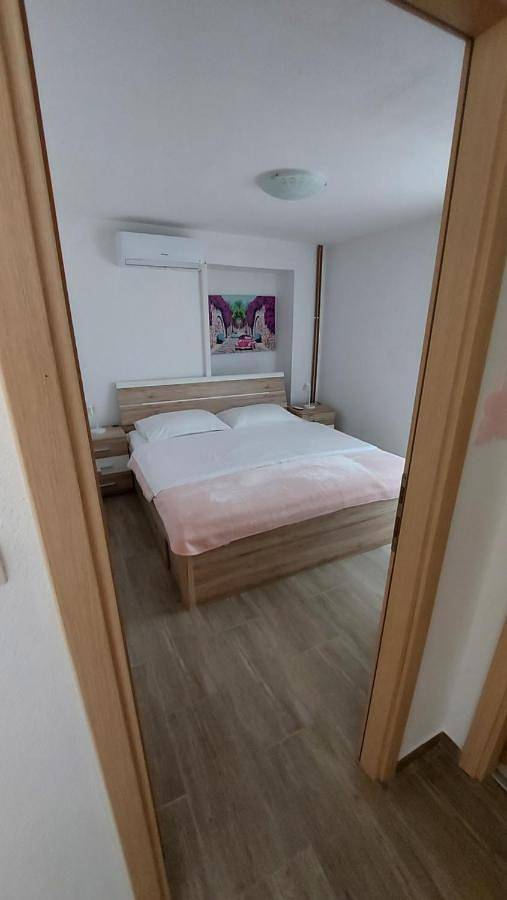 Ferienwohnung für 3 Personen, mit Balkon und Terrasse sowie Ausblick in Stivan