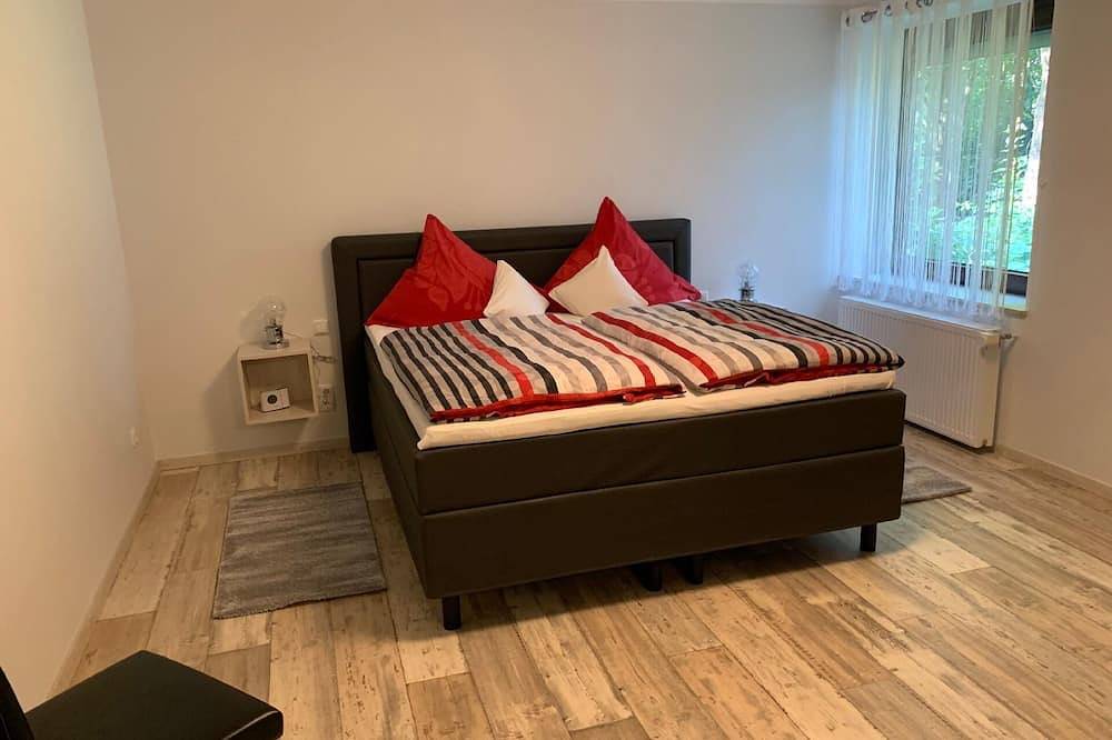 Ganze Wohnung, Elbe-Ferienwohnung mit Terrasse nah am Zentrum in Glückstadt, Kreis Steinburg