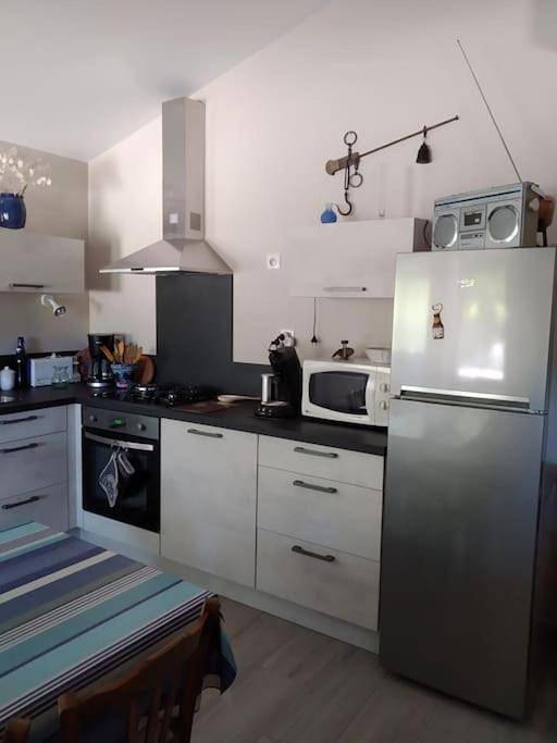 Location de vacances pour 2 personnes, avec vue ainsi que jardin et terrasse à Grane - 2