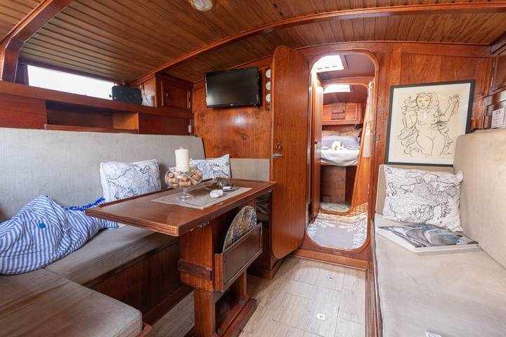 Barca "Quo Vadis Yacht" nel porto di Bisceglie con vista mare, terrazza privata e Wi-Fi in Bisceglie, Barletta-Andria-Trani