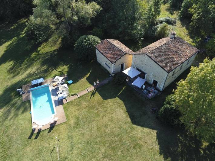 Location de vacances pour 10 personnes, avec piscine ainsi que jardin et vue à Bourrou - 2